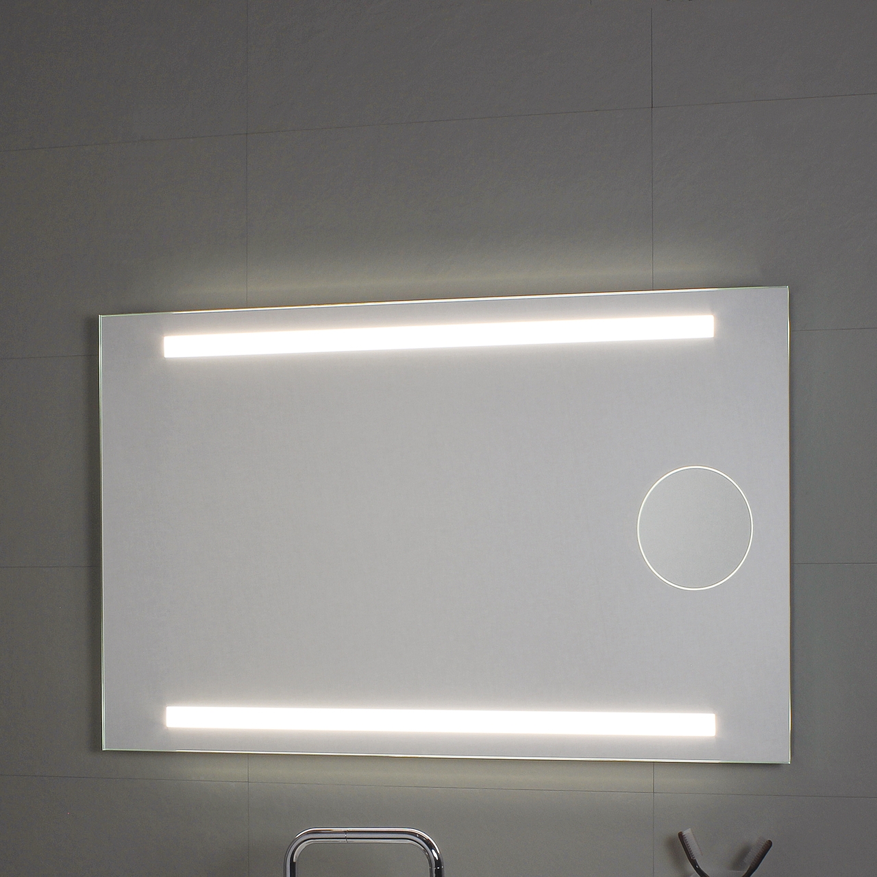 Okkio mirror with light and magnifying mirror